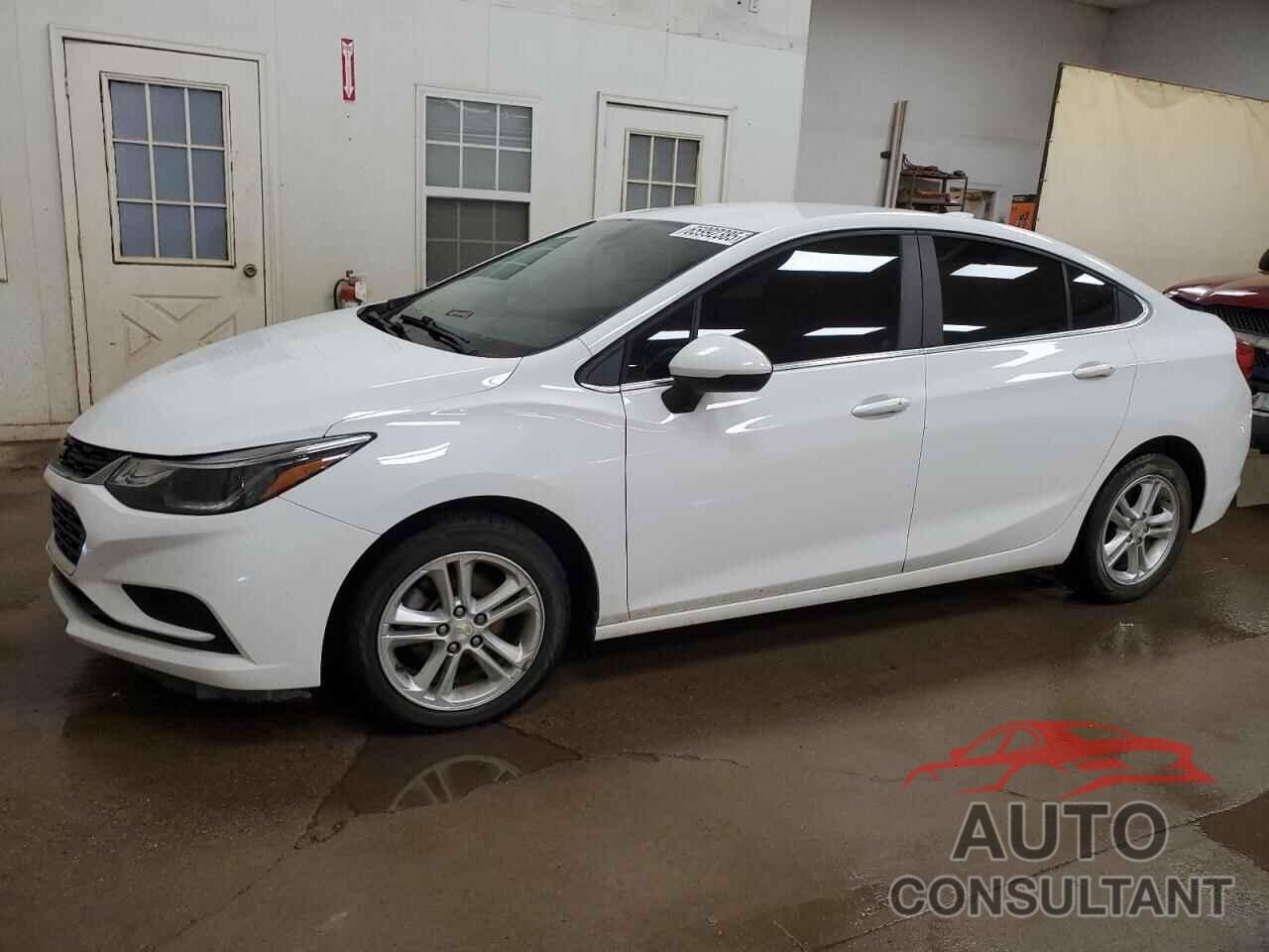 CHEVROLET CRUZE 2018 - 1G1BE5SM2J7133349