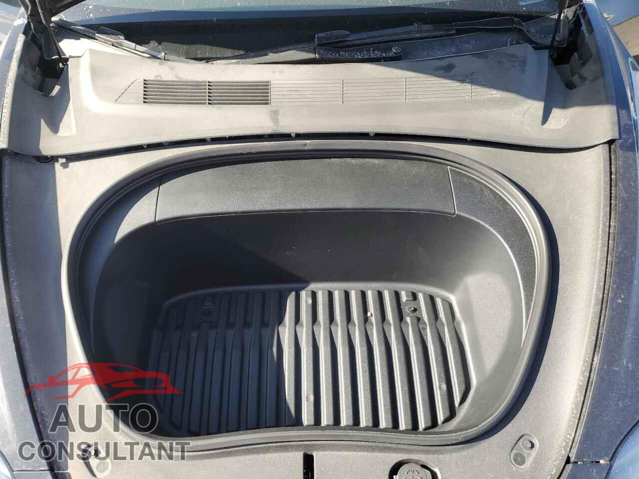 TESLA MODEL 3 2024 - 5YJ3E1EA5RF737487