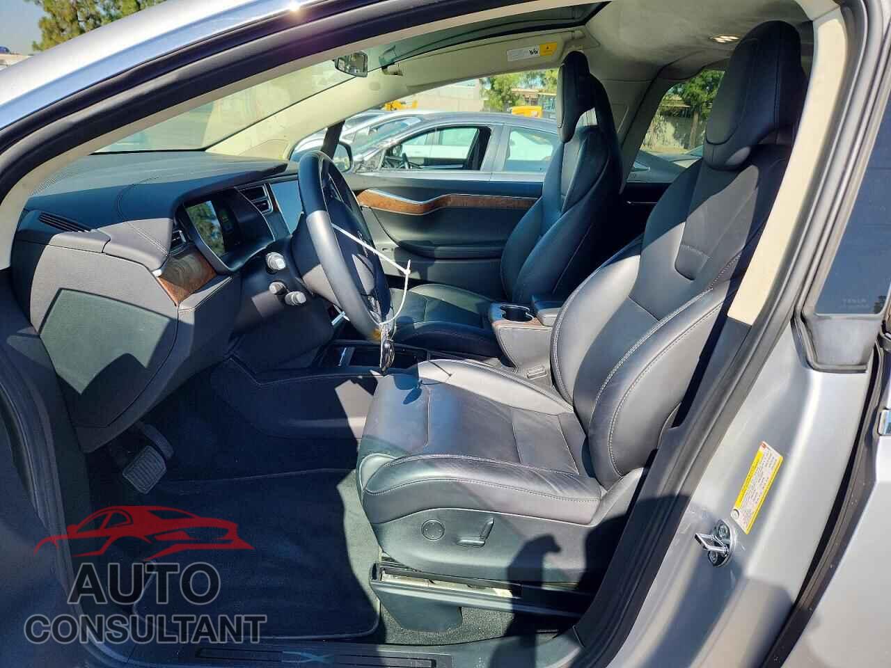 TESLA MODEL X 2017 - 5YJXCBE23HF058046
