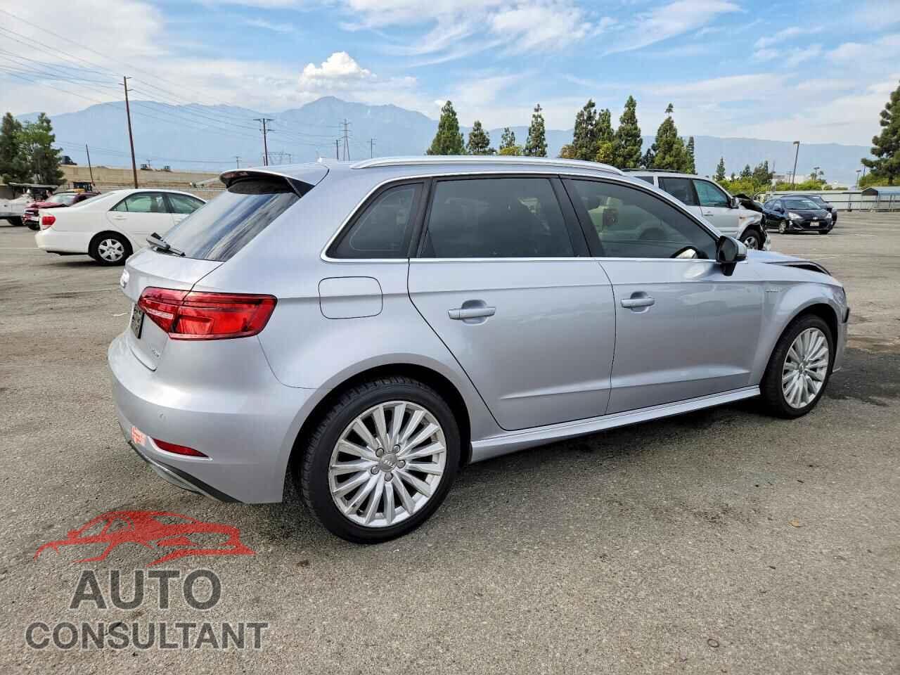 AUDI A3 2017 - WAUTPBFF6HA037962