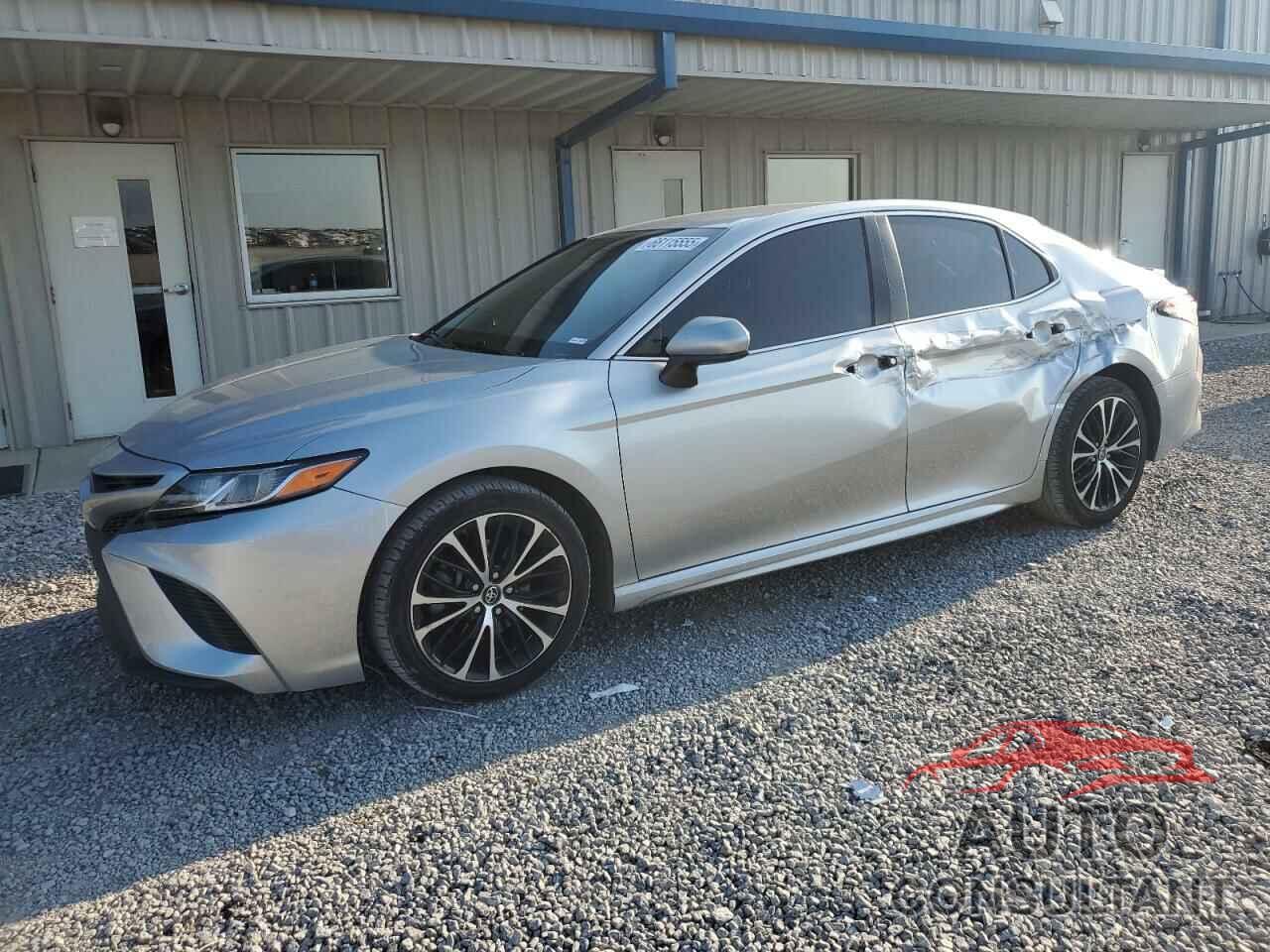 TOYOTA CAMRY 2018 - 4T1B11HK3JU023442