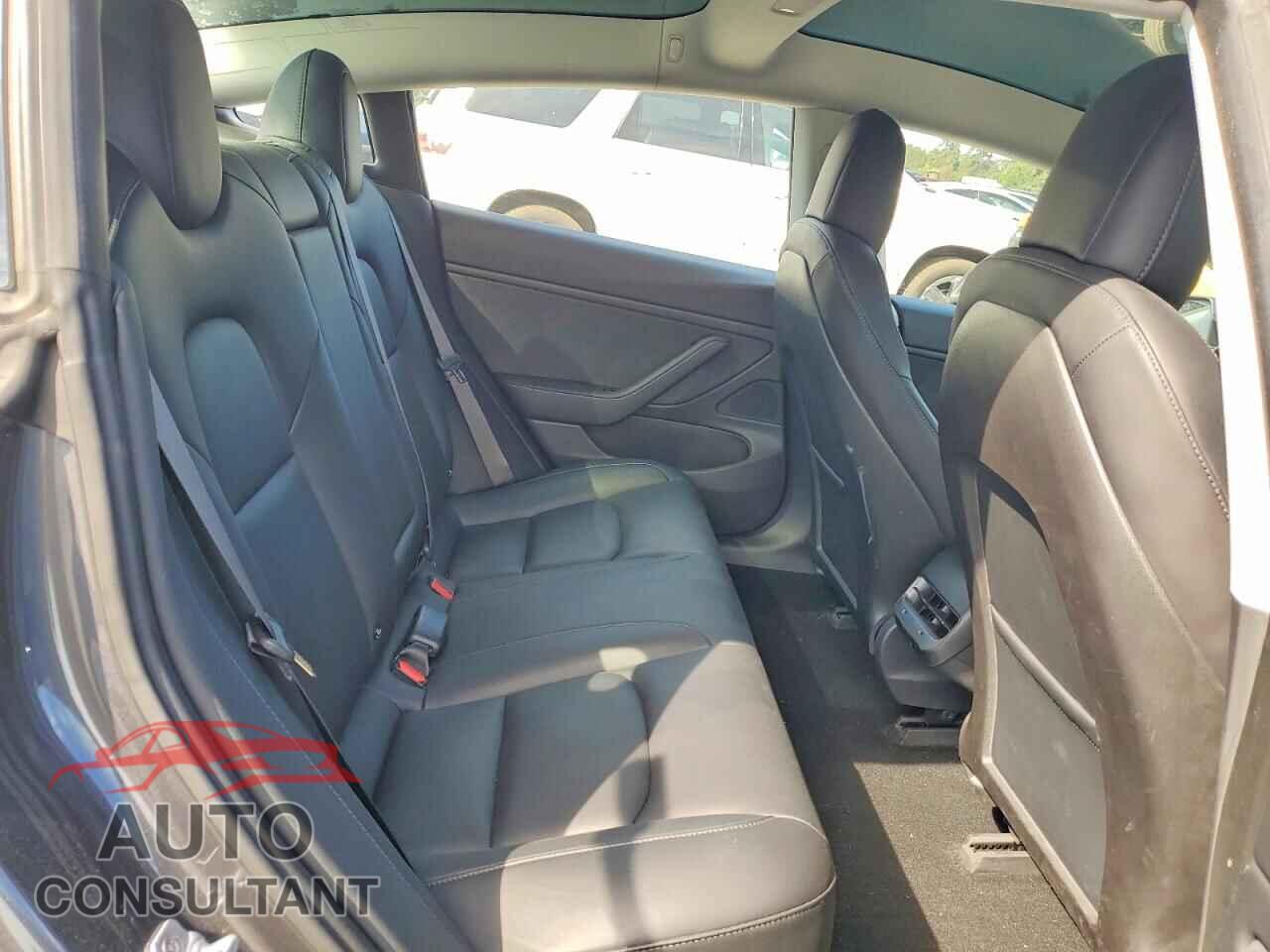 TESLA MODEL 3 2018 - 5YJ3E1EB8JF094145