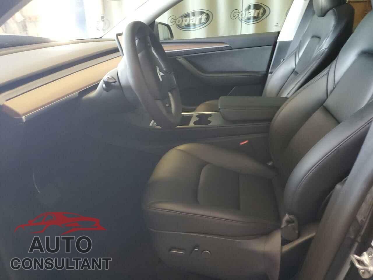 TESLA MODEL Y 2023 - 7SAYGAEEXPF830895