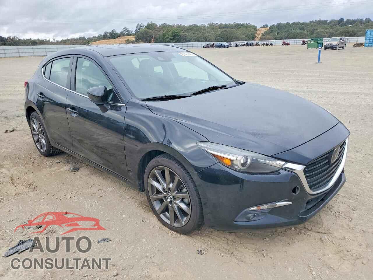 MAZDA 3 2018 - 3MZBN1M3XJM192818