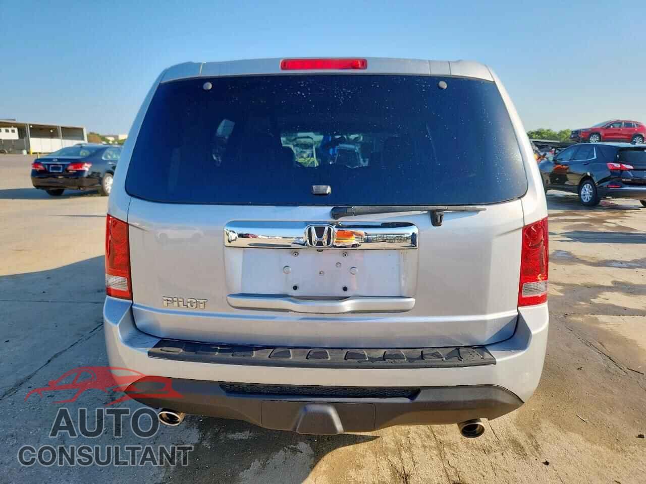 HONDA PILOT 2015 - 5FNYF3H55FB015641