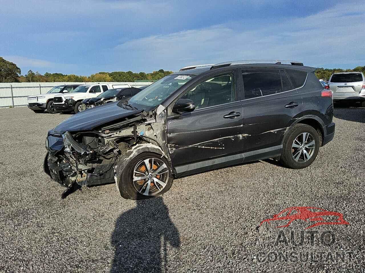 TOYOTA RAV4 2018 - JTMRFREV5JJ748155