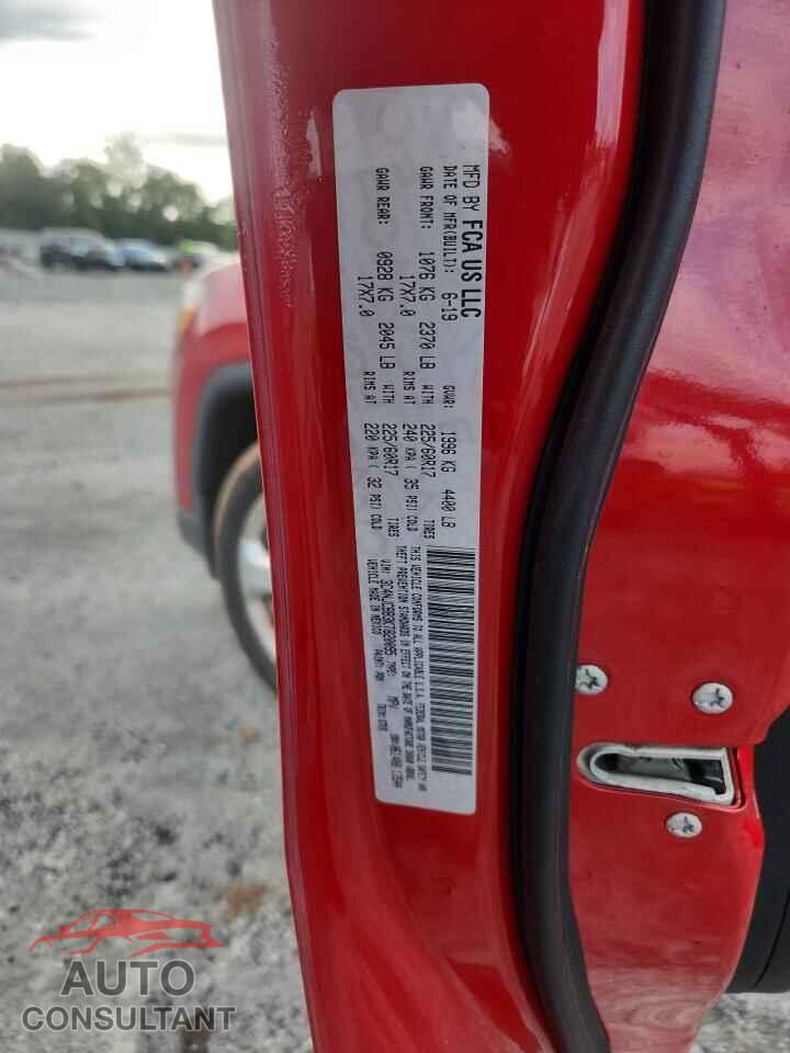 JEEP COMPASS 2019 - 3C4NJCBB3KT820095