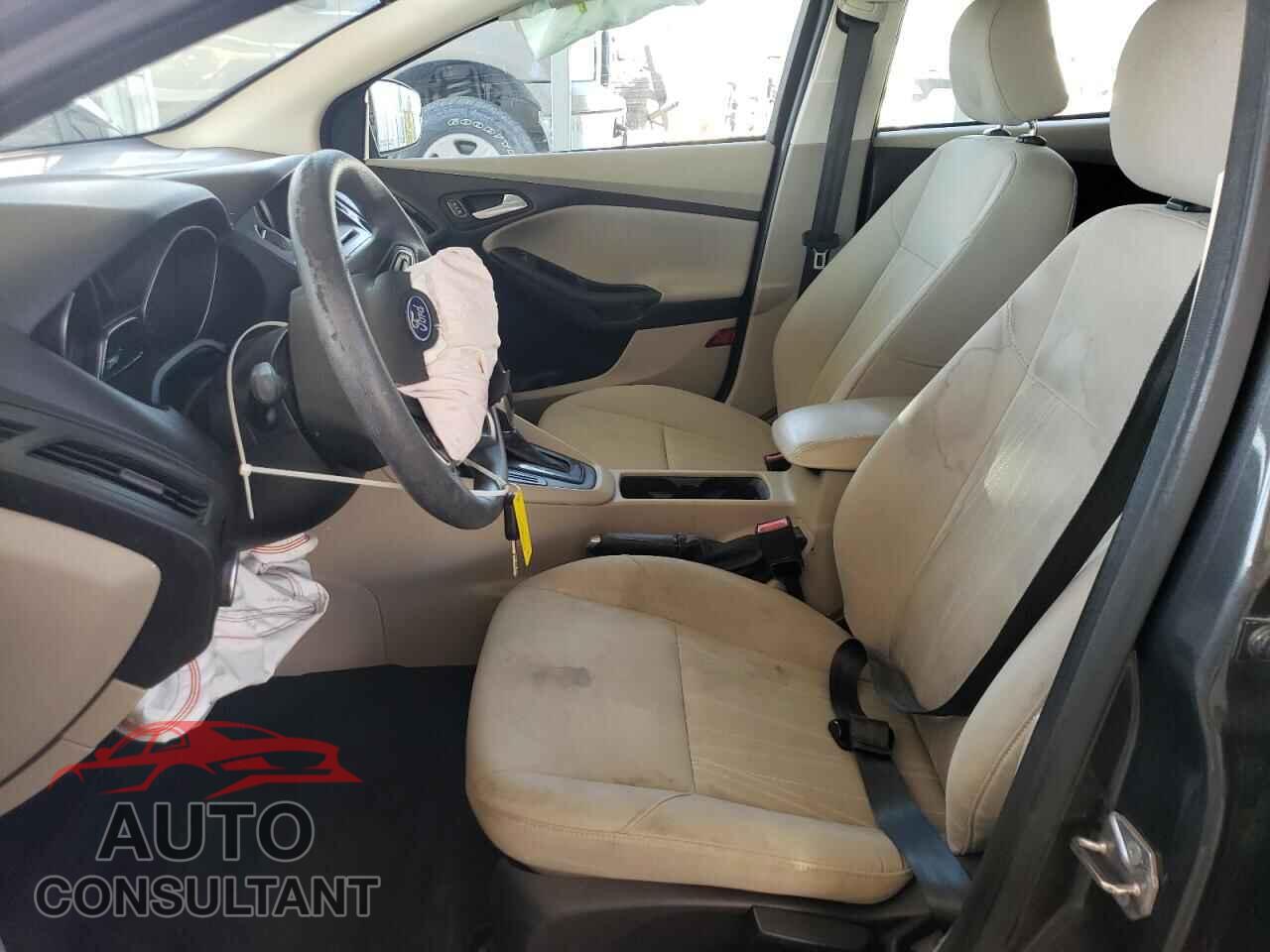 FORD FOCUS 2015 - 1FADP3F28FL282893