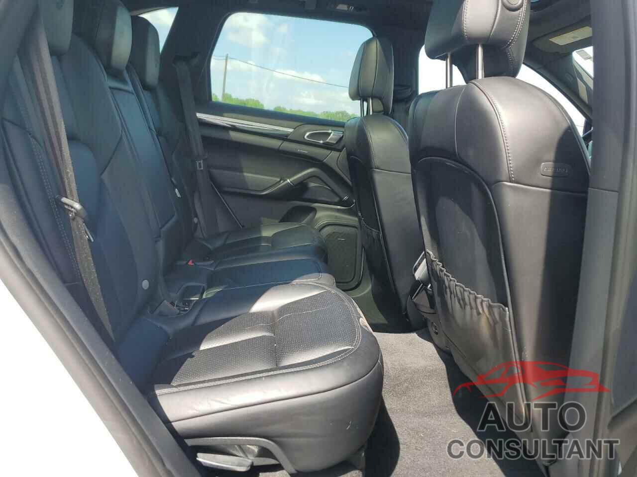 PORSCHE CAYENNE 2017 - WP1AA2A23HKA80342