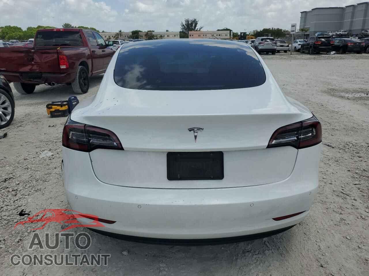 TESLA MODEL 3 2021 - 5YJ3E1EA4MF908822