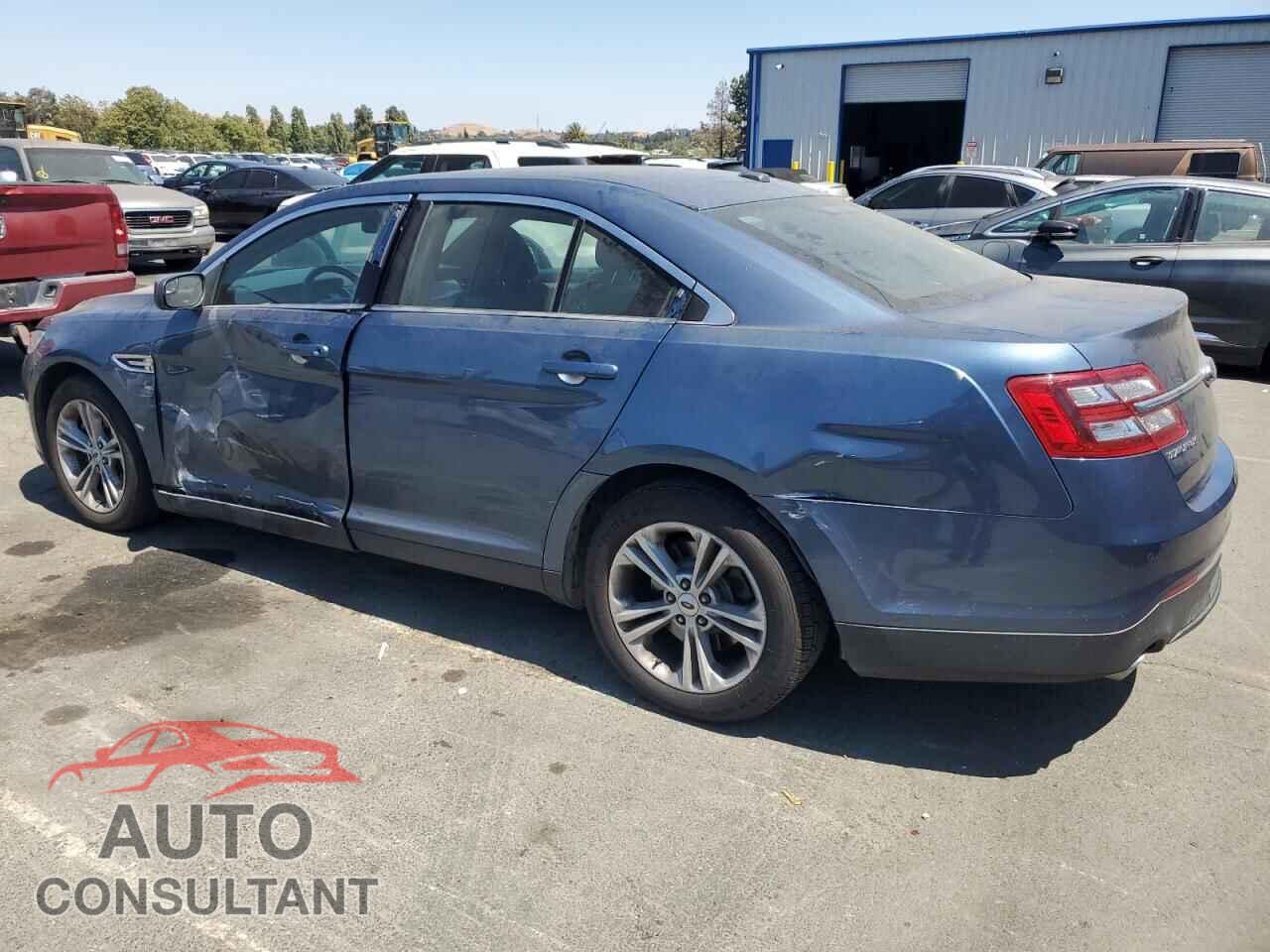 FORD TAURUS 2018 - 1FAHP2E86JG128217