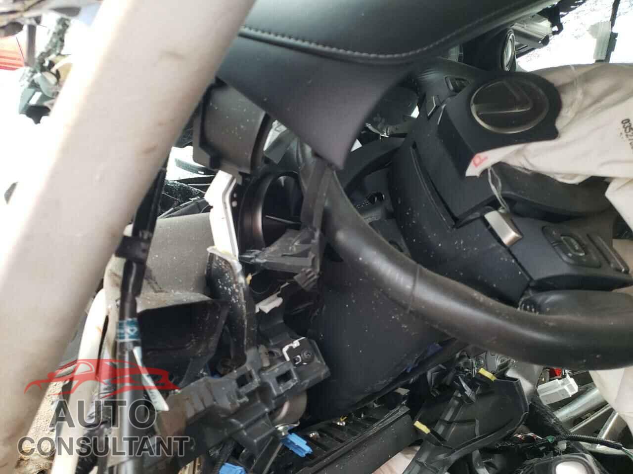 LEXUS IS 2018 - JTHC81D26J5027360