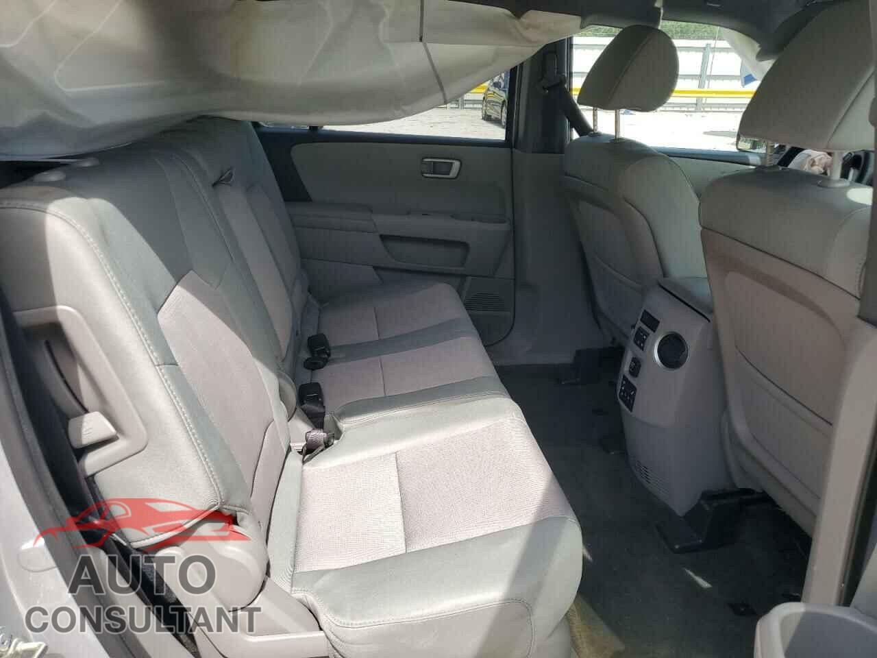 HONDA PILOT 2015 - 5FNYF3H33FB021937