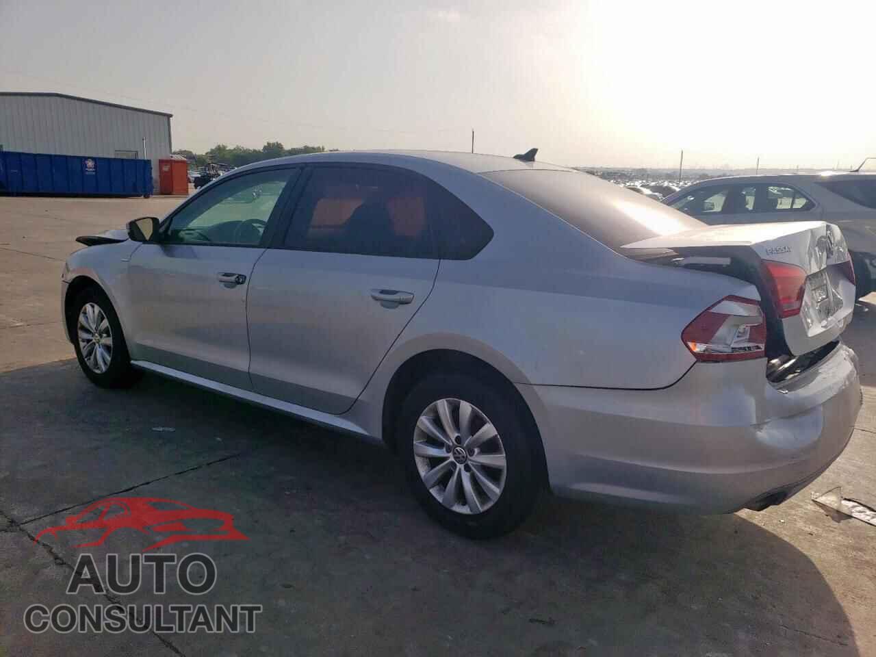 VOLKSWAGEN PASSAT 2015 - 1VWAT7A37FC020019
