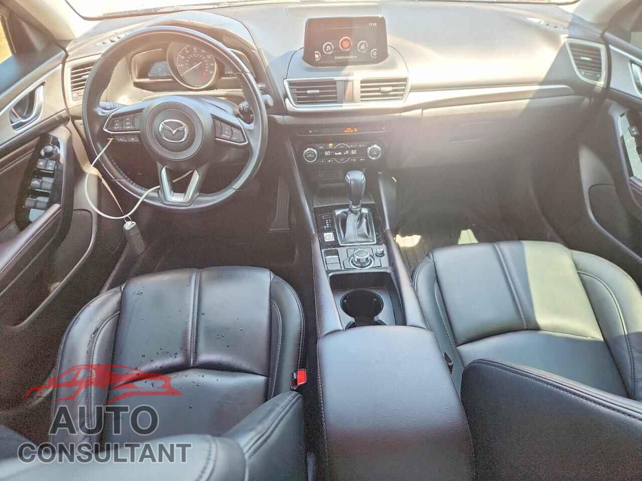 MAZDA 3 2018 - 3MZBN1V39JM193473