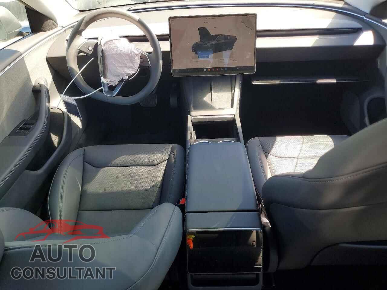 TESLA MODEL 3 2025 - 5YJ3E1EA5SF051763