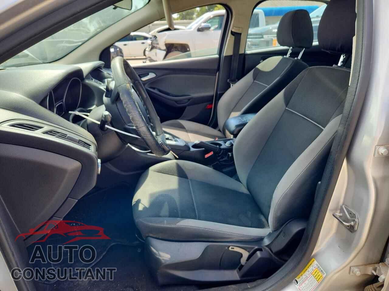 FORD FOCUS 2014 - 1FADP3F2XEL175617