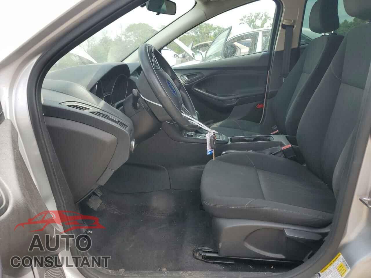 FORD FOCUS 2015 - 1FADP3E20FL308355