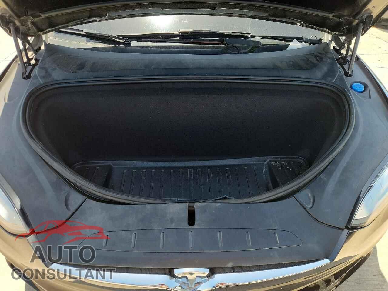 TESLA MODEL X 2017 - 5YJXCBE26HF041838
