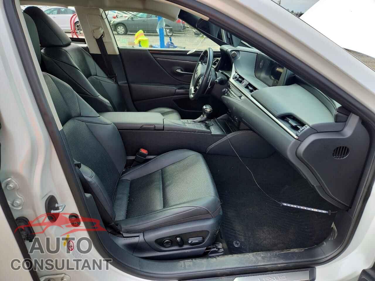 LEXUS ES300 2019 - JTHB21B11K2057862