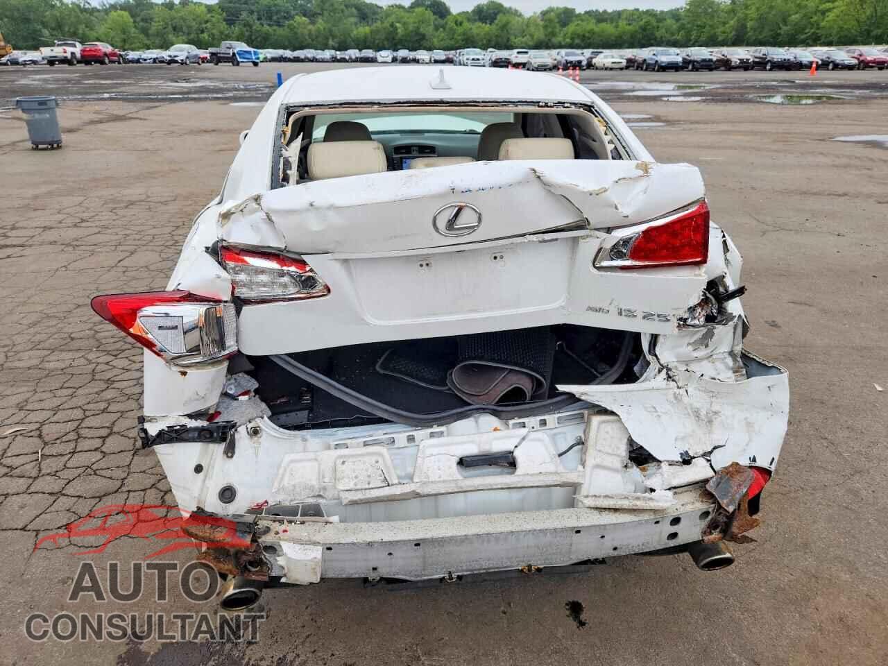 LEXUS IS 2011 - JTHCF5C22B5051817