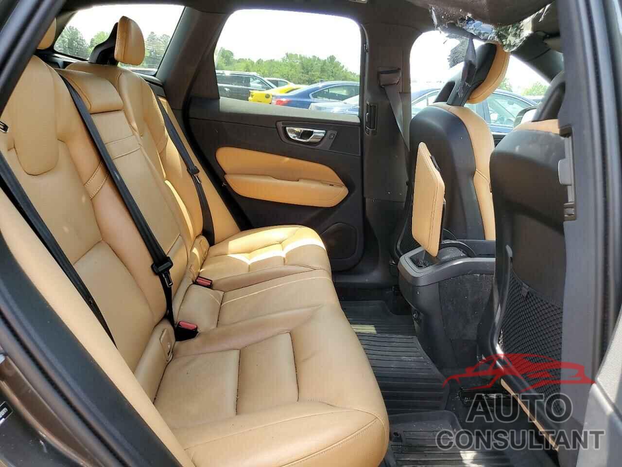VOLVO XC60 2018 - LYV102RK0JB106179