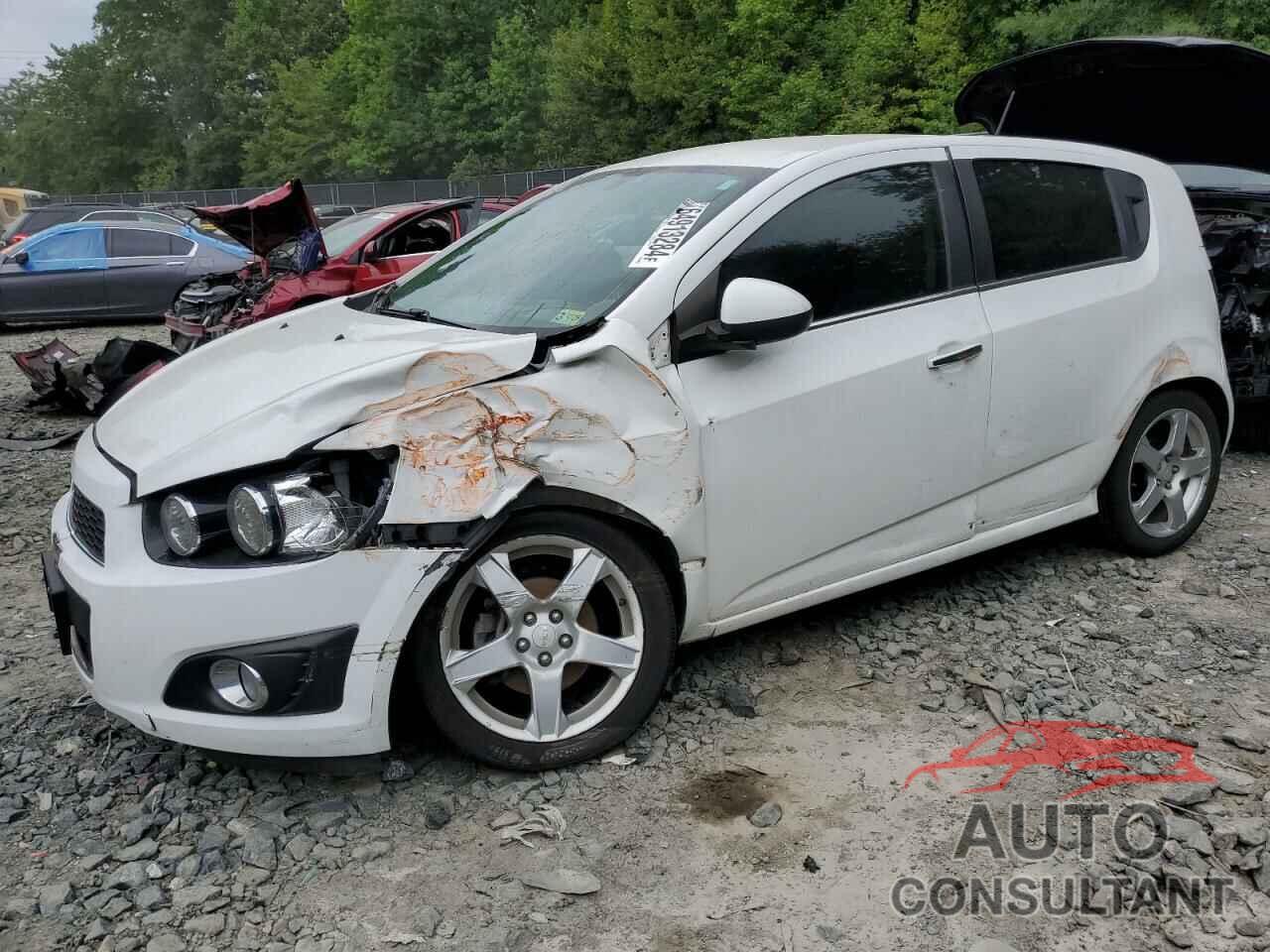 CHEVROLET SONIC 2015 - 1G1JE6SB4F4121924