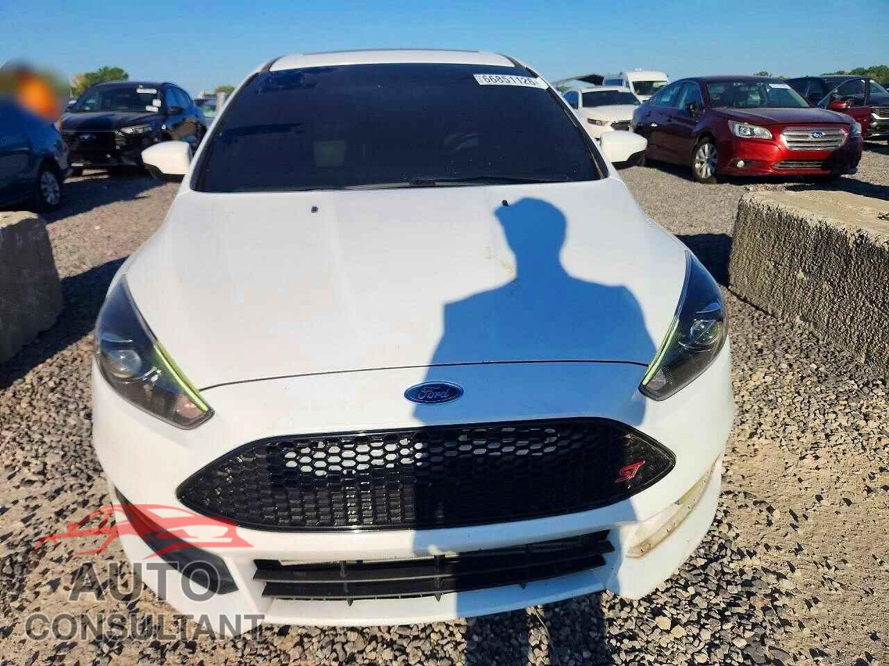 FORD FOCUS 2018 - 1FADP3L96JL289903