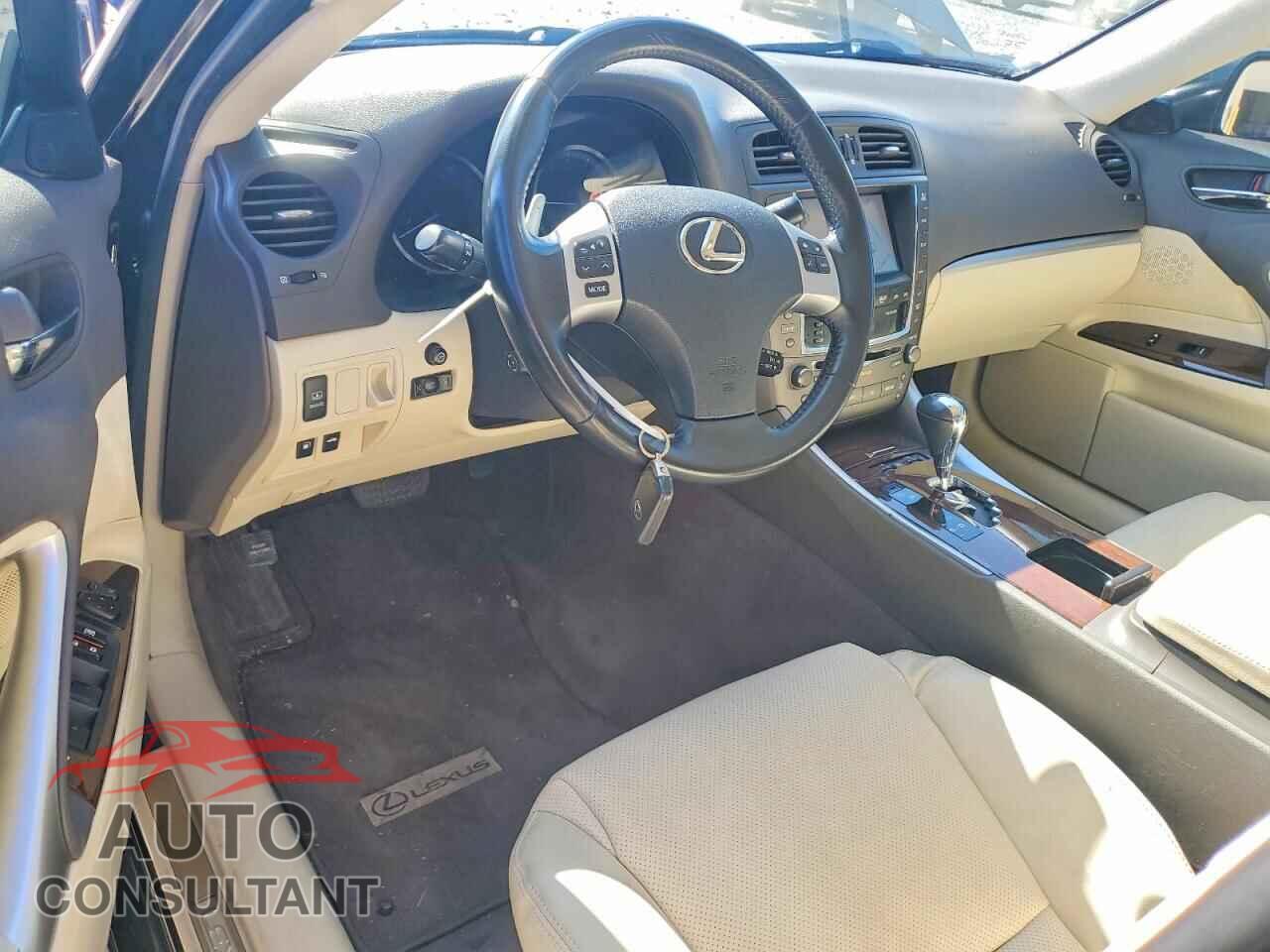 LEXUS IS 2011 - JTHCF5C27B5051943