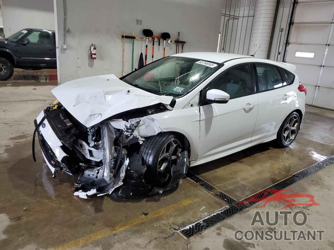 FORD FOCUS 2017 - 1FADP3L90HL228945