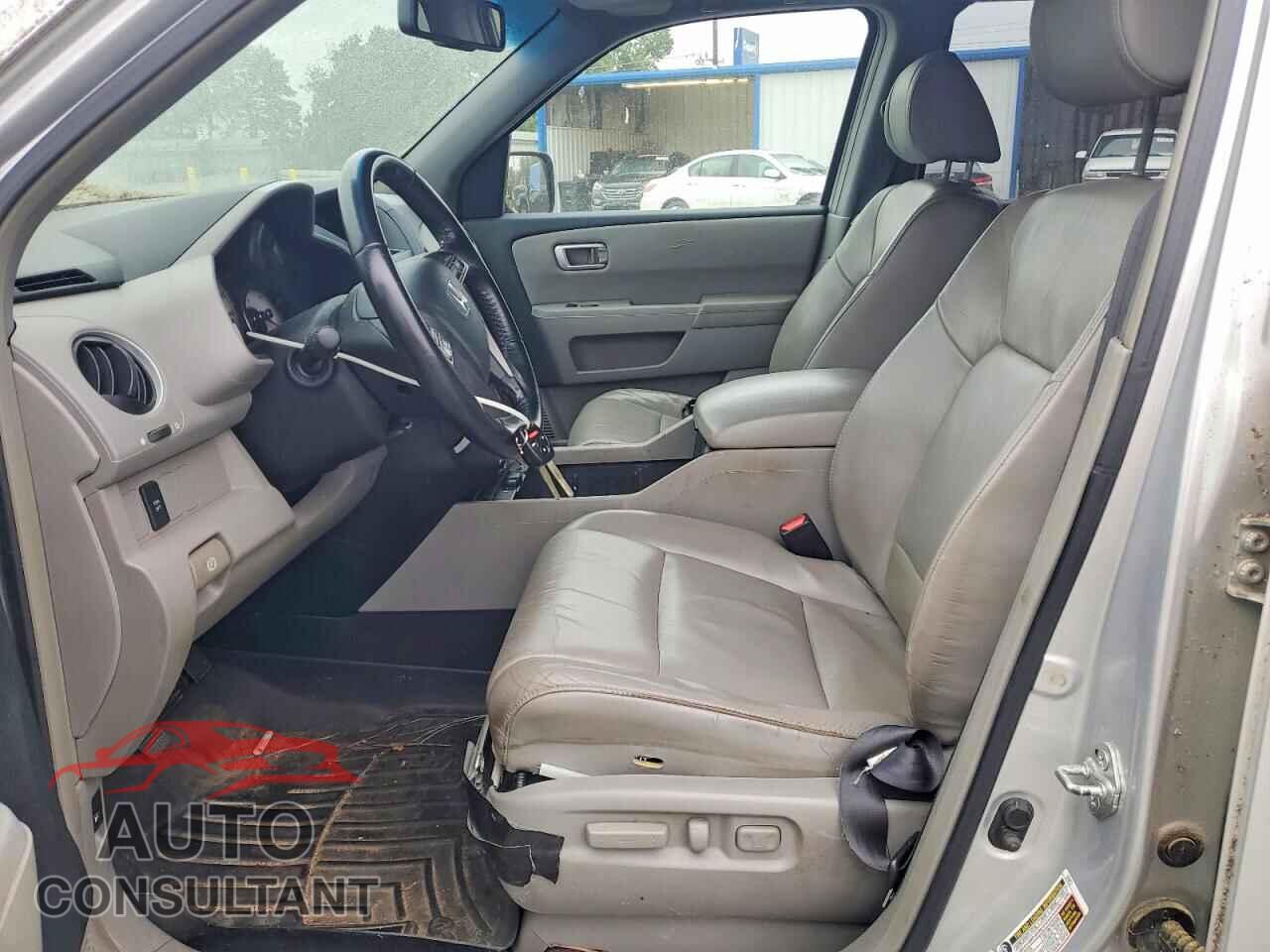 HONDA PILOT 2009 - 5FNYF38649B005535