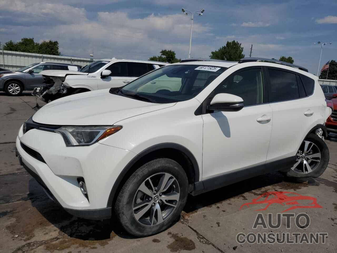 TOYOTA RAV4 2017 - JTMRFREV6HJ128490