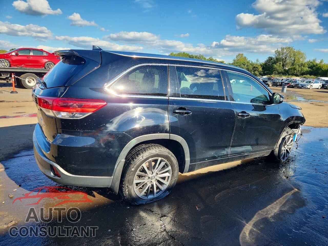 TOYOTA HIGHLANDER 2018 - 5TDJZRFH0JS557792