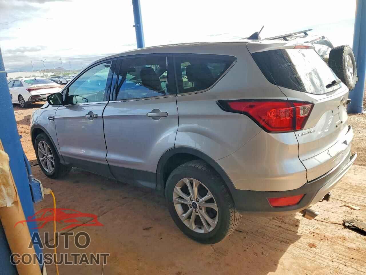 FORD ESCAPE 2019 - 1FMCU9GD7KUB06953