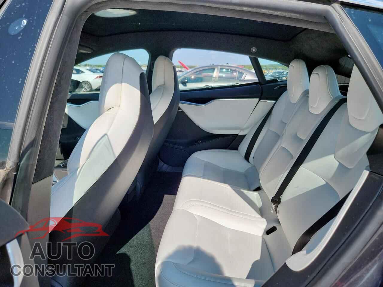 TESLA MODEL S 2017 - 5YJSA1E16HF214601