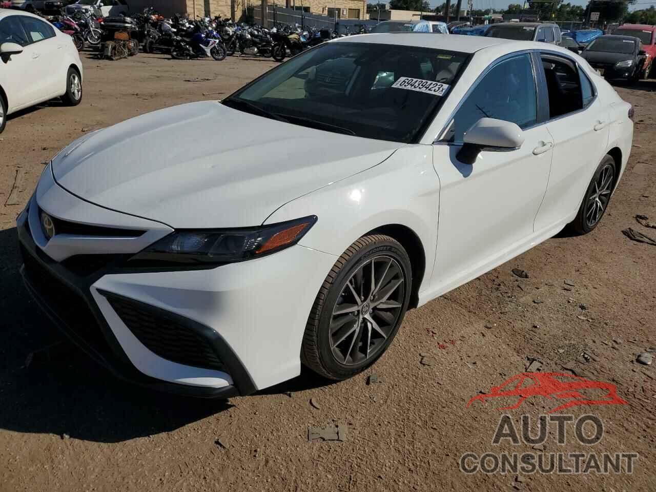 TOYOTA CAMRY 2022 - 4T1G11AK8NU652202