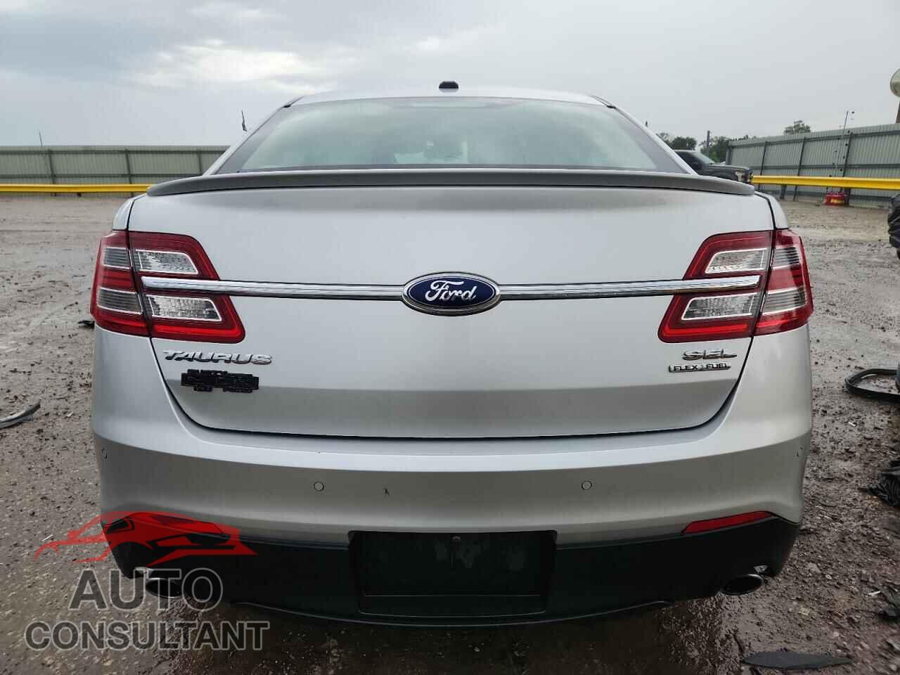 FORD TAURUS 2013 - 1FAHP2E82DG111340