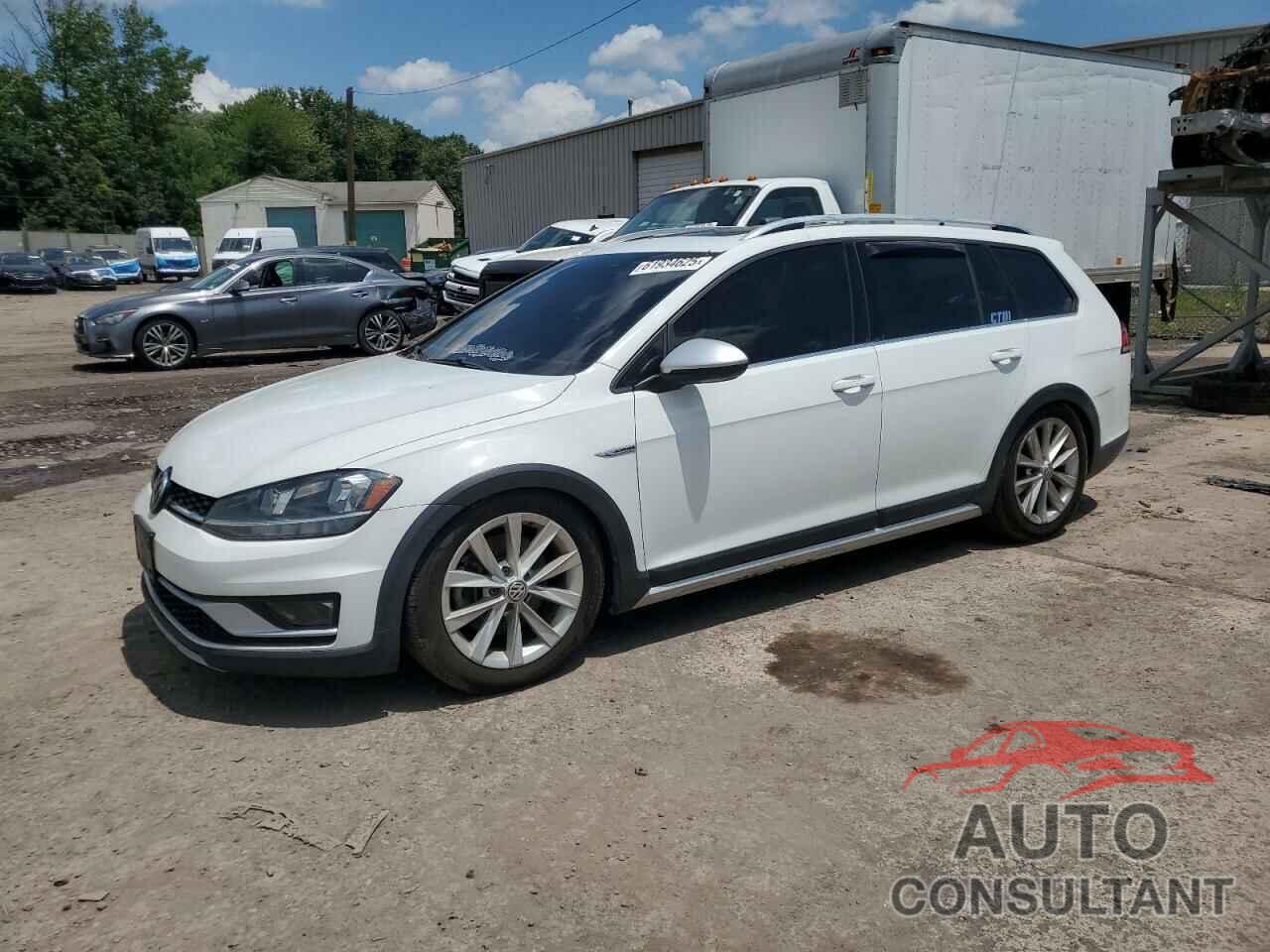 VOLKSWAGEN GOLF 2018 - 3VWH17AU3JM757402
