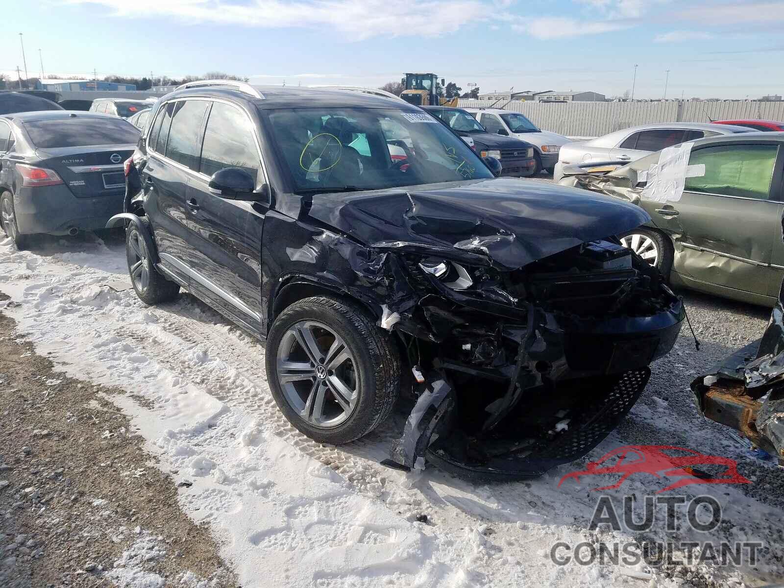 VOLKSWAGEN TIGUAN 2017 - WVGUV7AX5HK015760