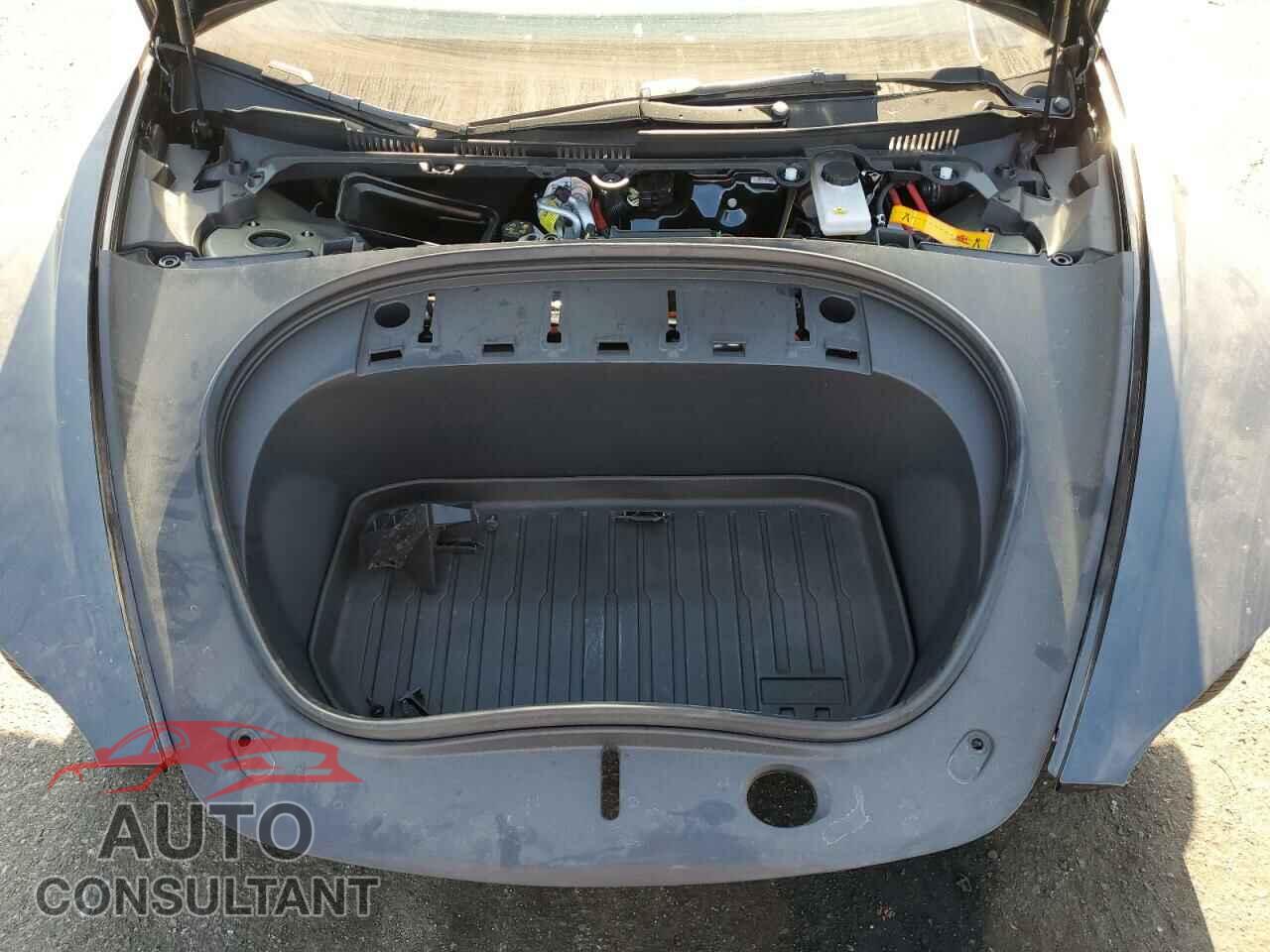 TESLA MODEL 3 2024 - 5YJ3E1EA4RF738730