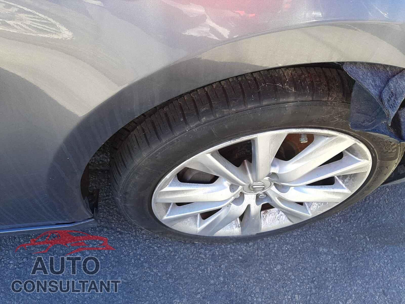 LEXUS IS 2016 - JTHBA1D26G5006212