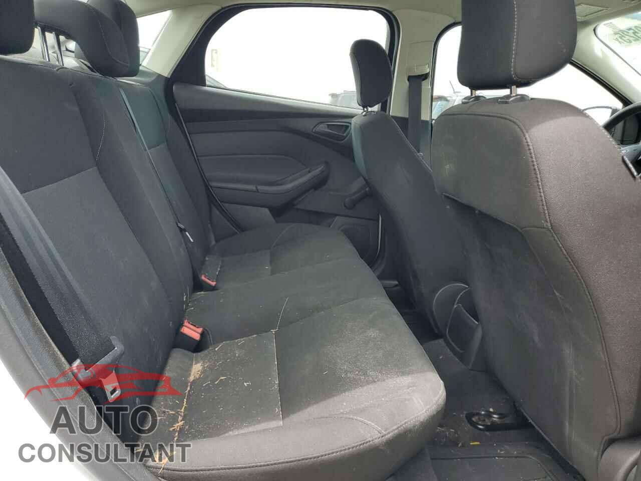 FORD FOCUS 2017 - 1FADP3E26HL201703