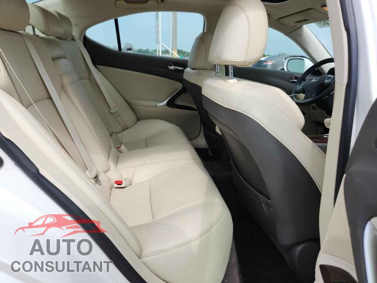 LEXUS IS 2011 - JTHCF5C25B5046367