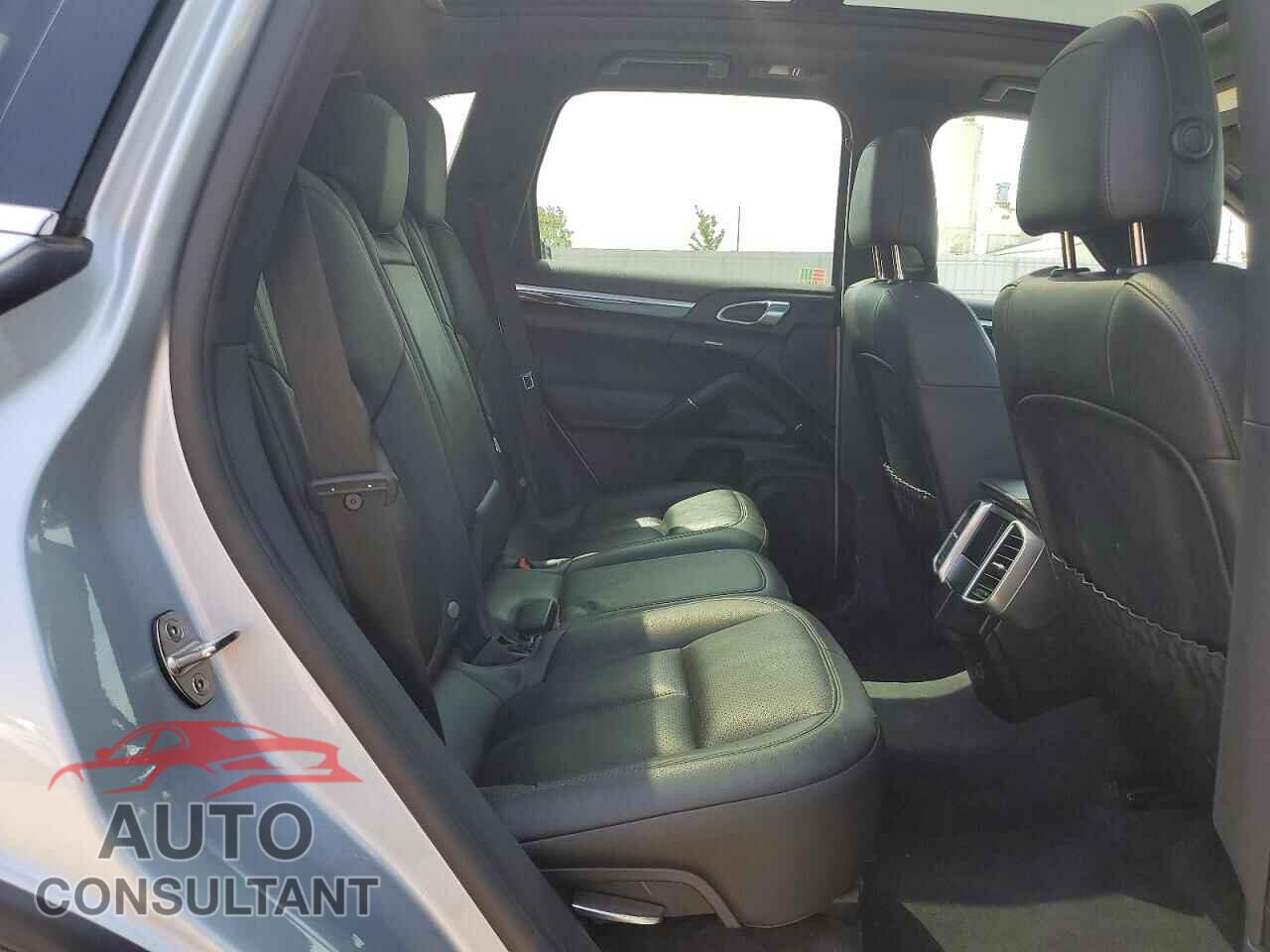 PORSCHE CAYENNE 2018 - WP1AA2A20JKA03787