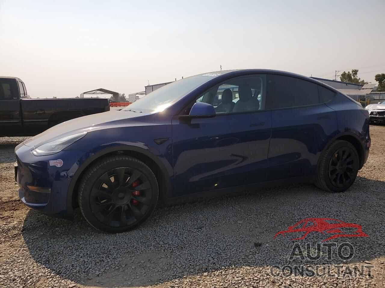 TESLA MODEL Y 2021 - 5YJYGDEEXMF136752