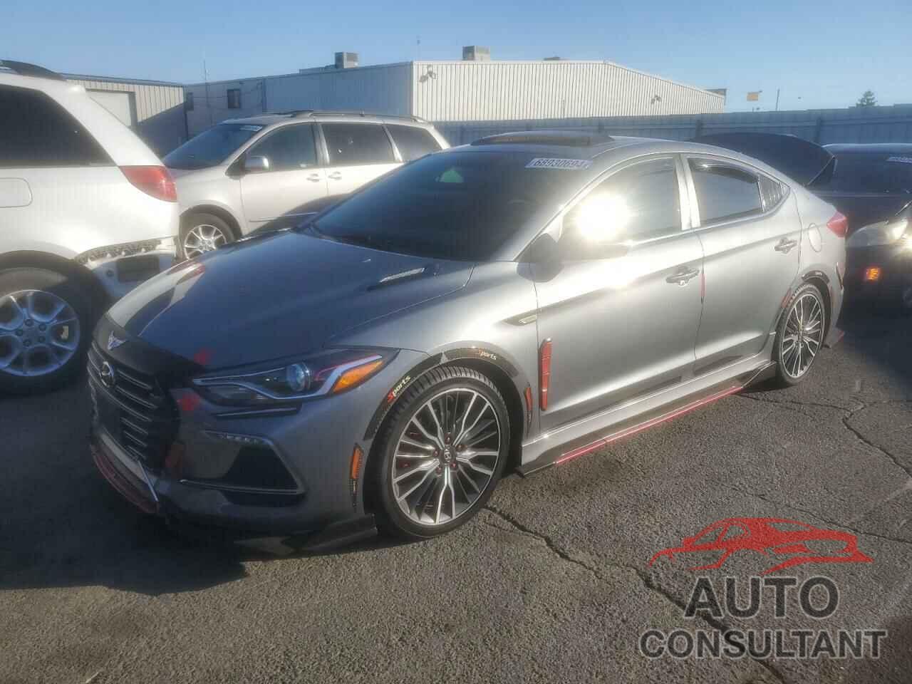 HYUNDAI ELANTRA 2018 - KMHD04LB4JU520780