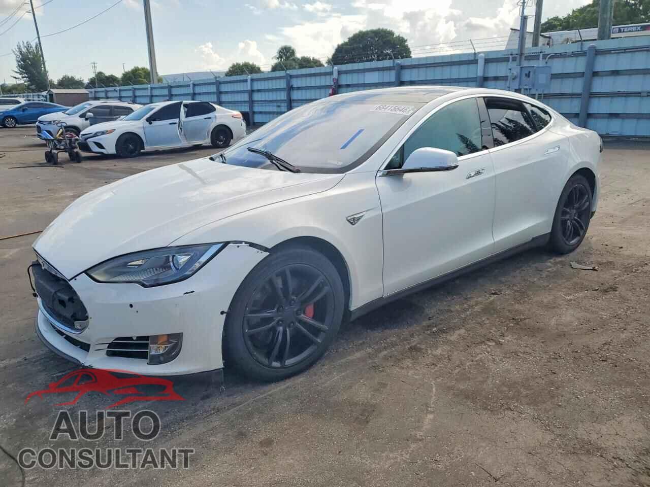 TESLA MODEL S 2015 - 5YJSA1S22FF096735