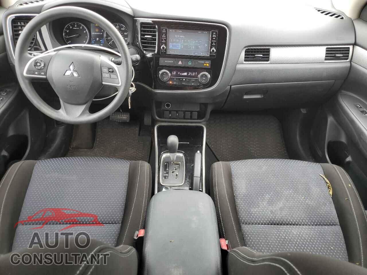 MITSUBISHI OUTLANDER 2018 - JA4AD2A34JZ035564