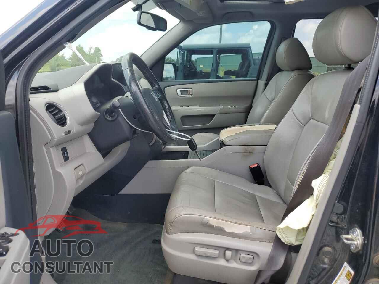 HONDA PILOT 2015 - 5FNYF3H68FB016193