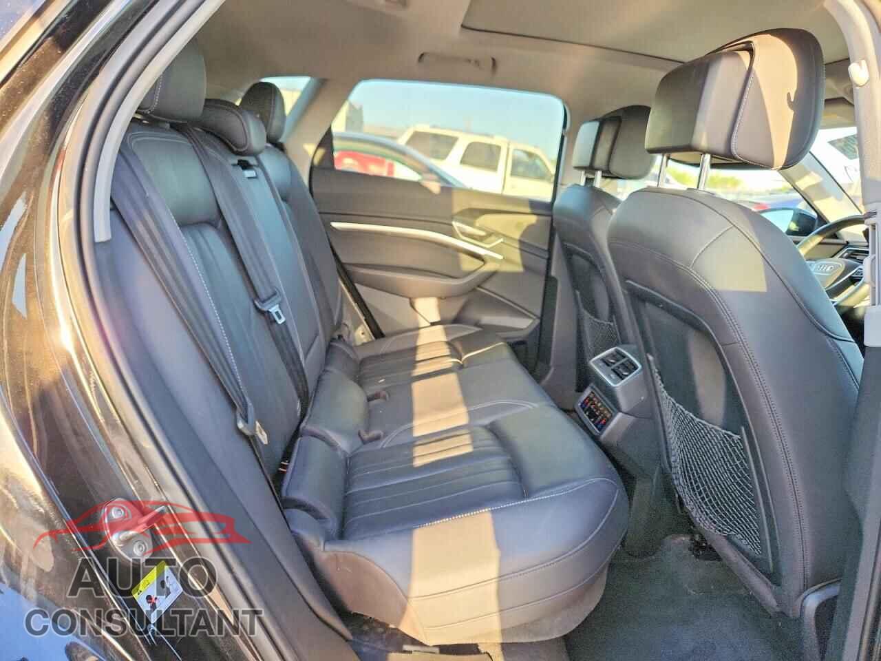 AUDI E-TRON 2021 - WA1LAAGE5MB036983